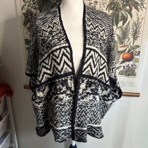 Abercrombie & Fitch Black and White Geometric Poncho Western Boho